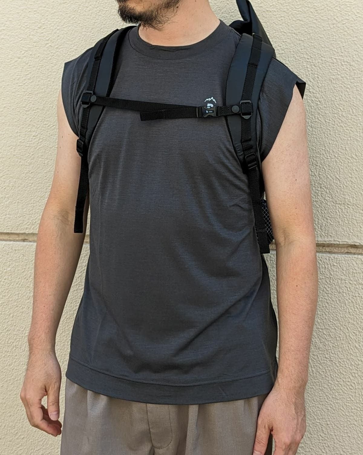 sleeveless cropped colour Solid Sleeveless Merino Hybrid BRICK BLACK トップス T-shirt Terranova - トップス