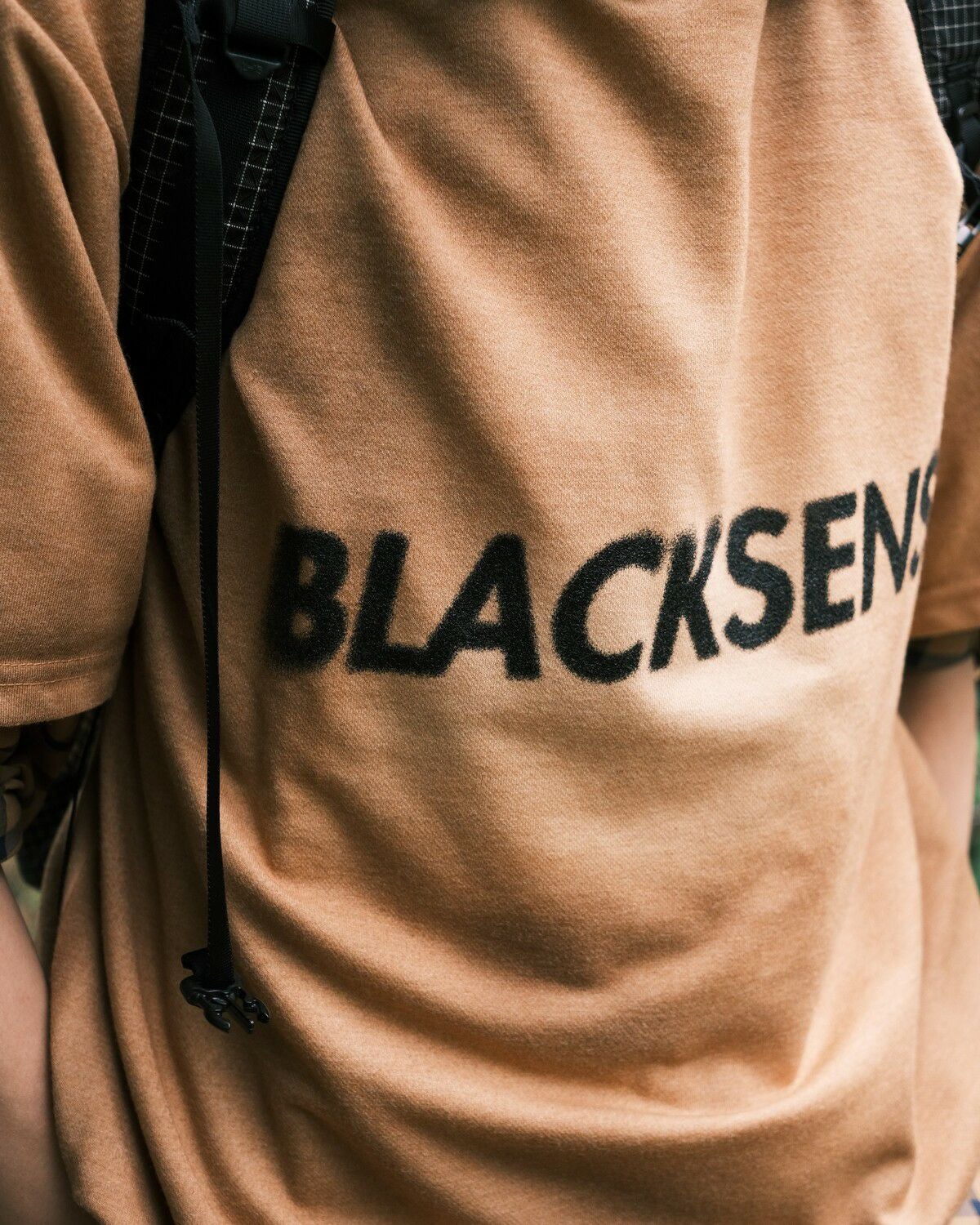 XXXXXSENSE / SPRAY DYEING DRY TEE｜エックスセンスの通販 - BLACK BRICK