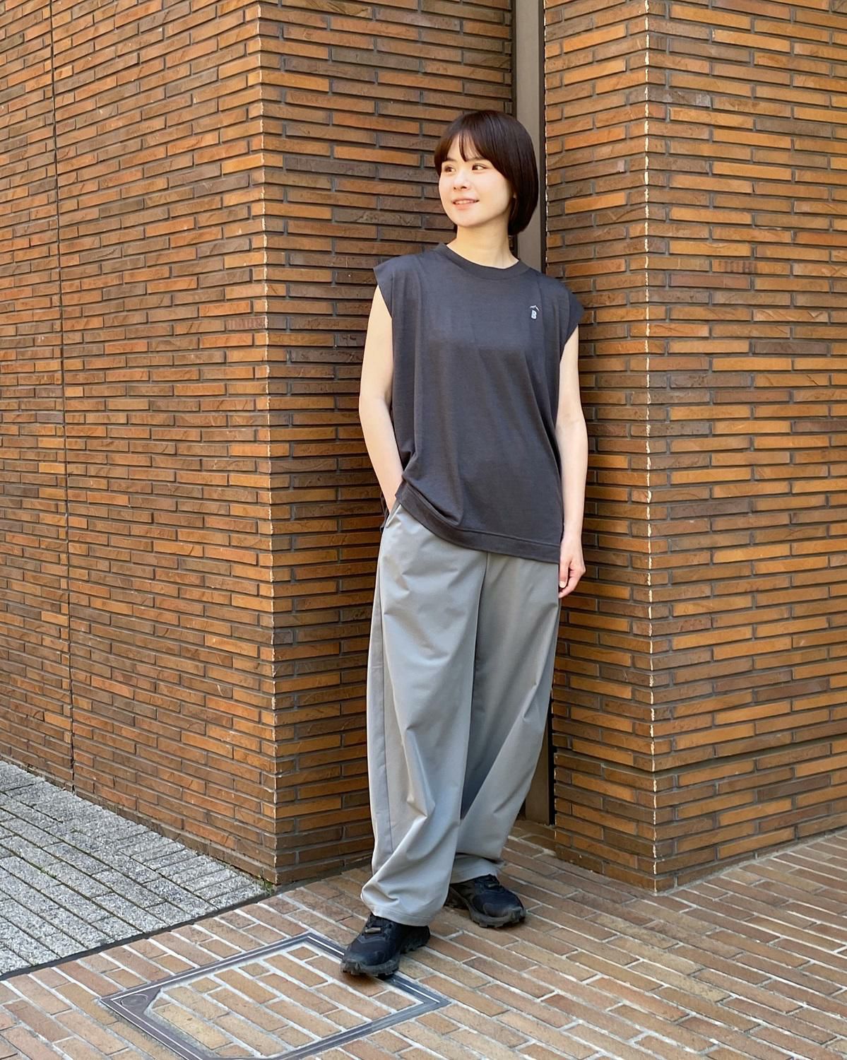 BLACK BRICK / Hybrid Merino Cover SleevelessHybrid ｜ブラック