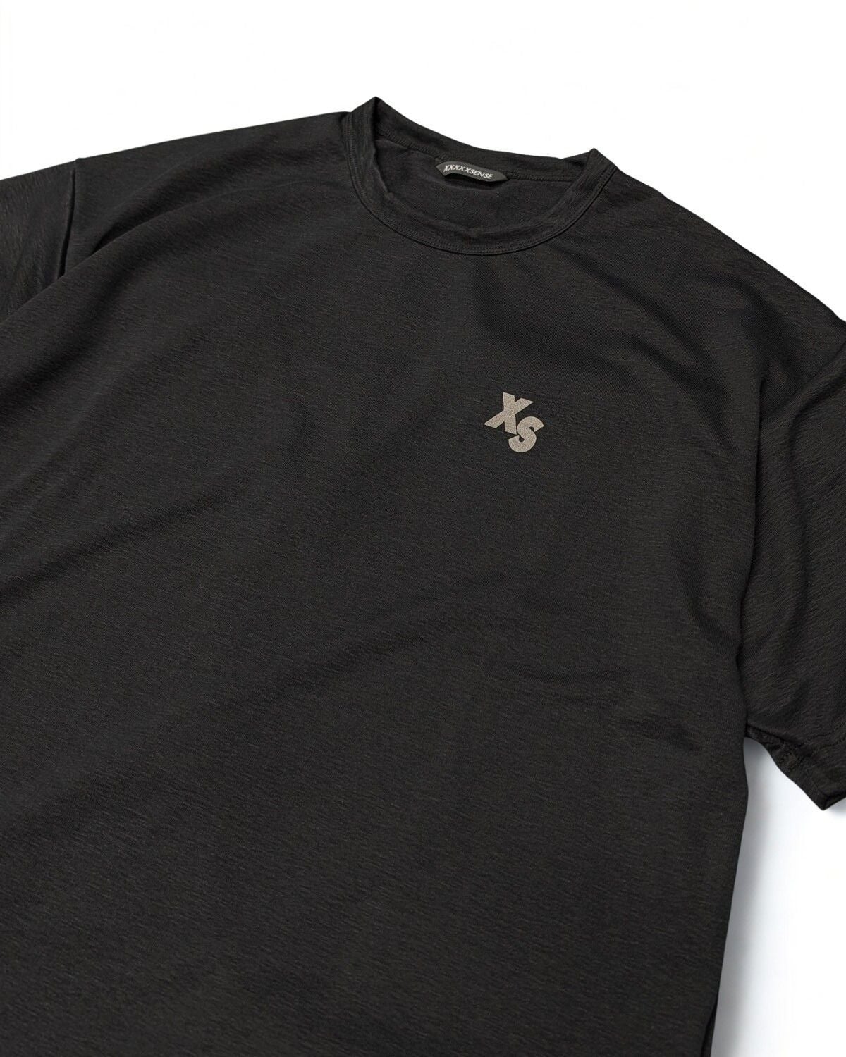 XXXXXSENSE / X TECH LINEN LOGO TEE｜エックスセンスの通販 - BLACK BRICK