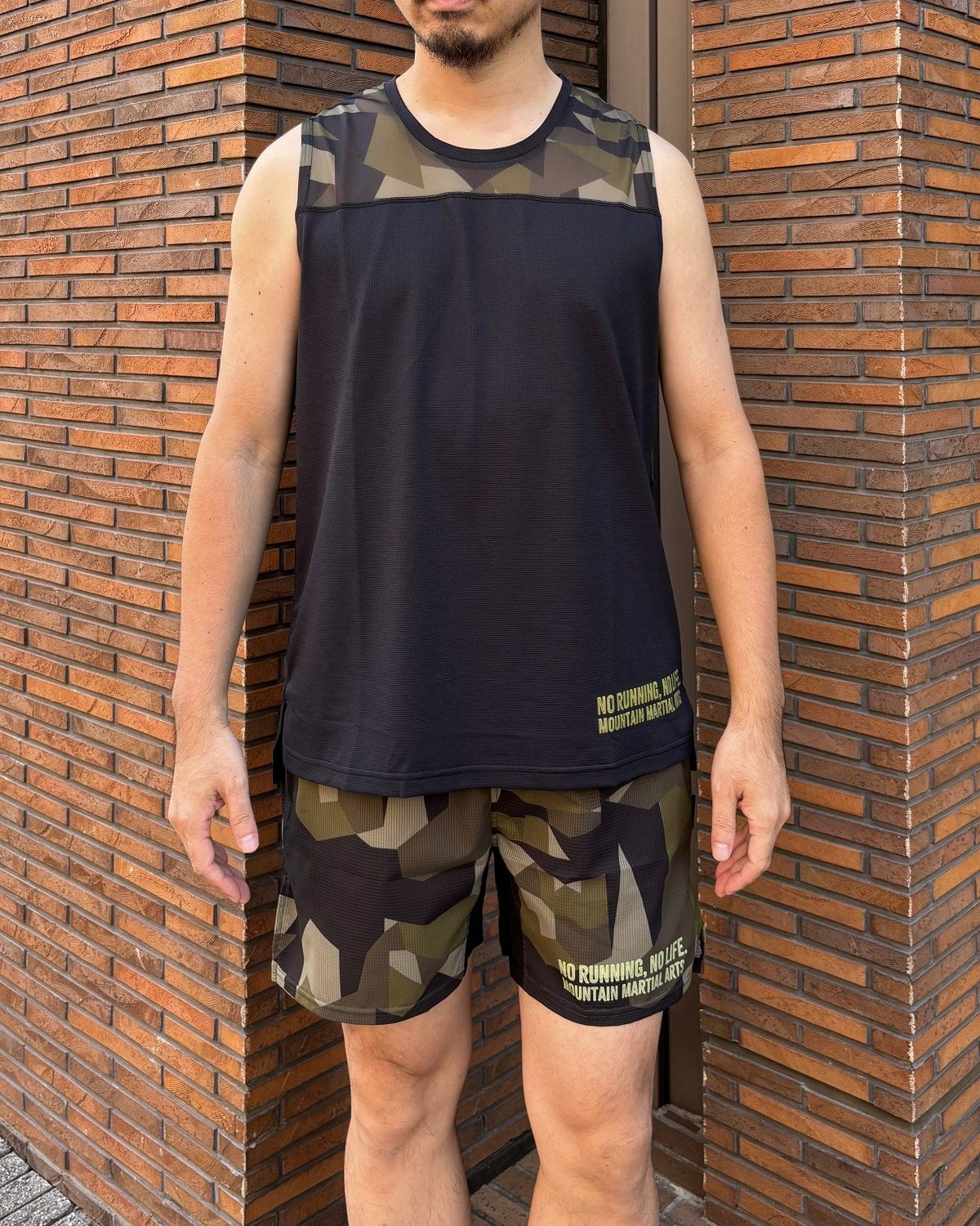 MOUNTAIN MARTIAL ARTS ノースリーブ レーシング 迷彩 黒 Mountain Martial Arts / Racing Sleeve-less｜マーシャルマウンテン