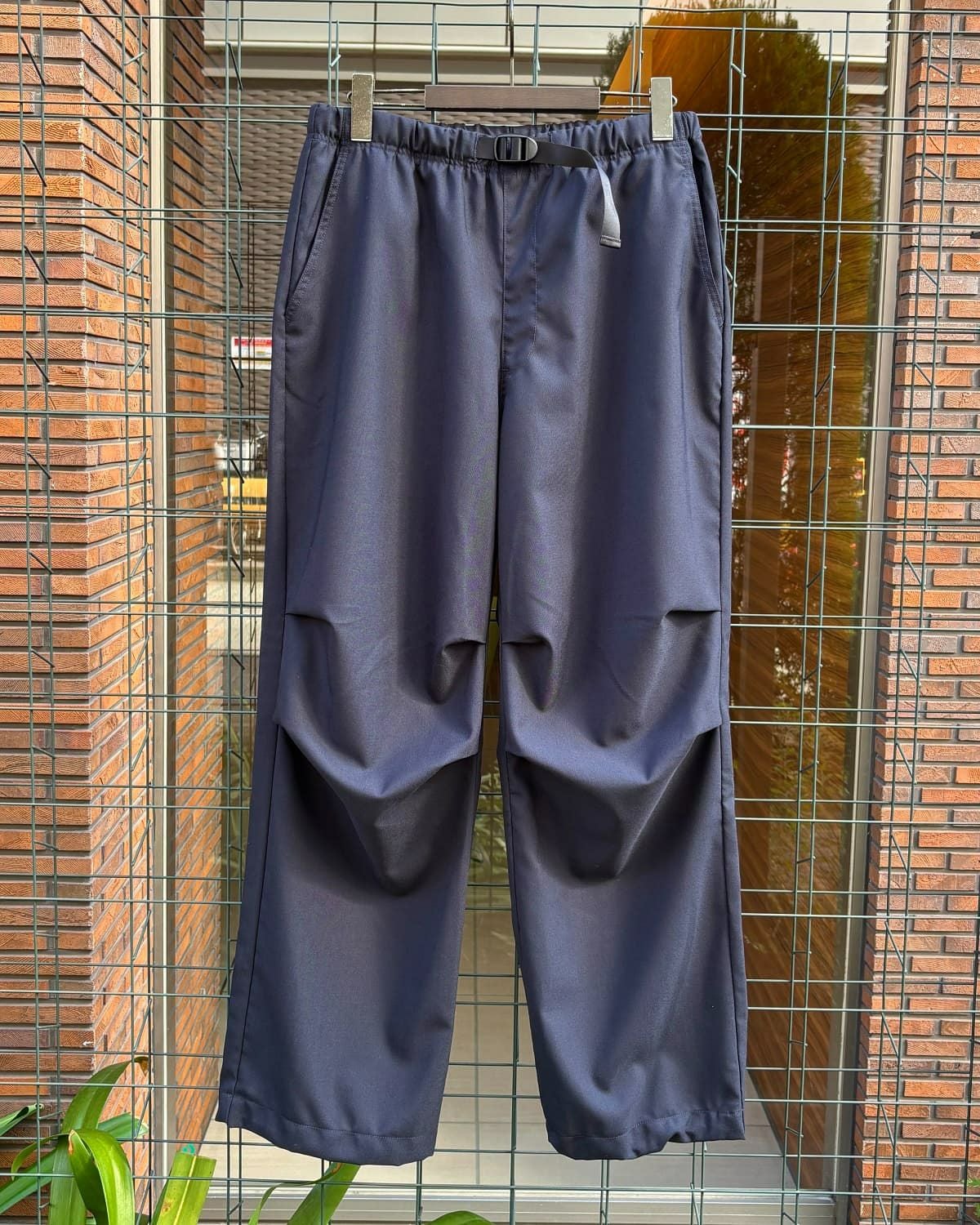 BROWN by 2-tacs KNEE TUCK PANTS Navy M−L BROWN by 2-tacs / KNEE TUCK PANTS | st. valley house - セント