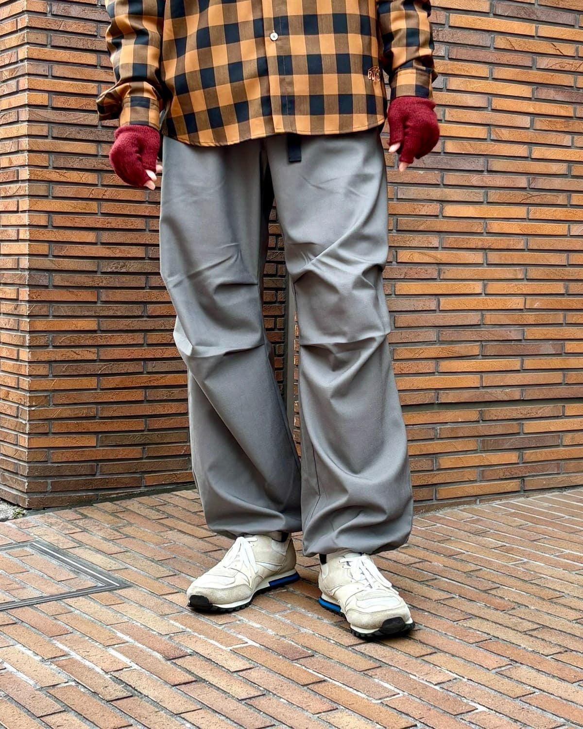 BROWN by 2-tacs /B34-P001 Knee tuck pants｜ブラウンバイツータック