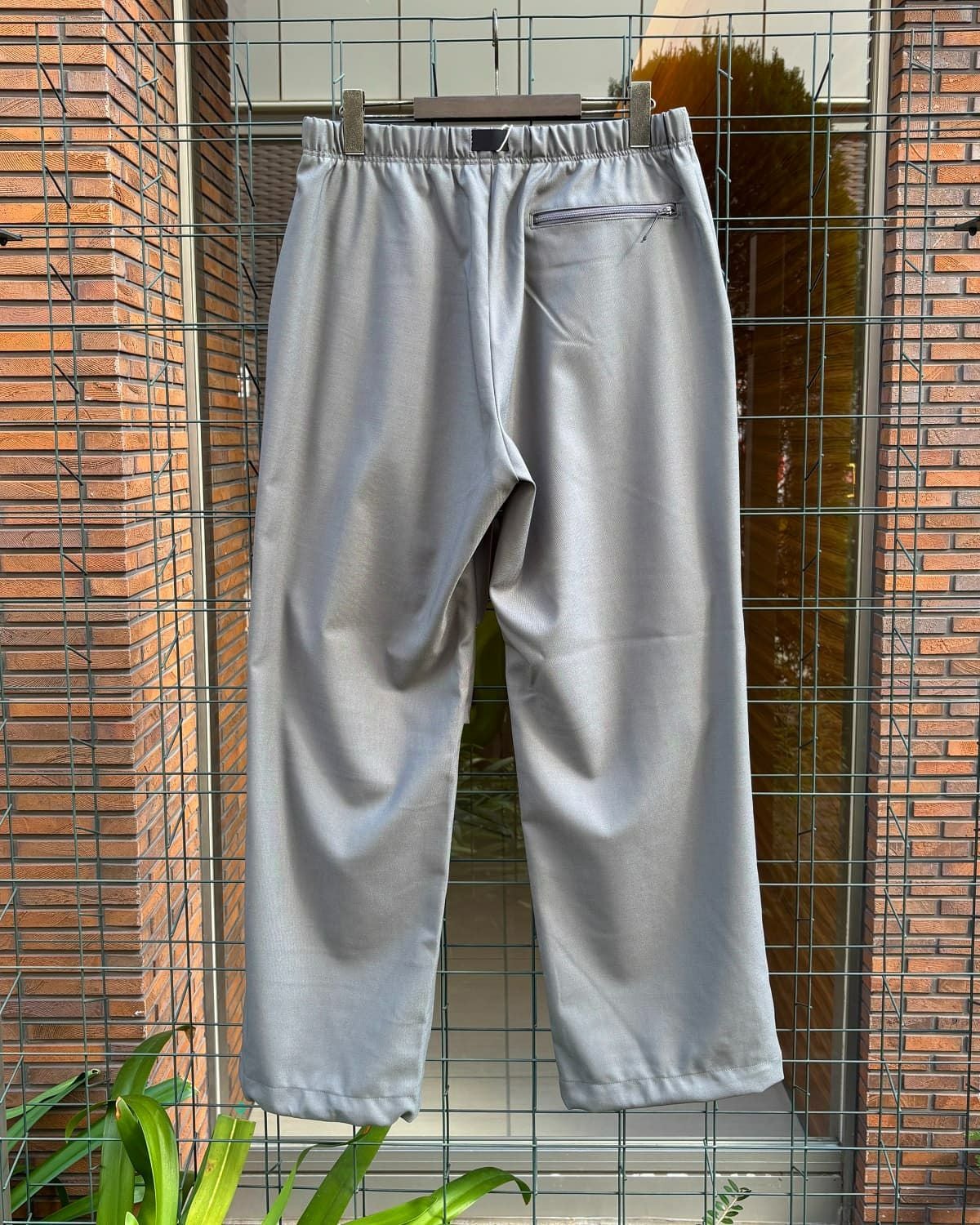 BROWN by 2-tacs /B34-P001 Knee tuck pants｜ブラウンバイツータック