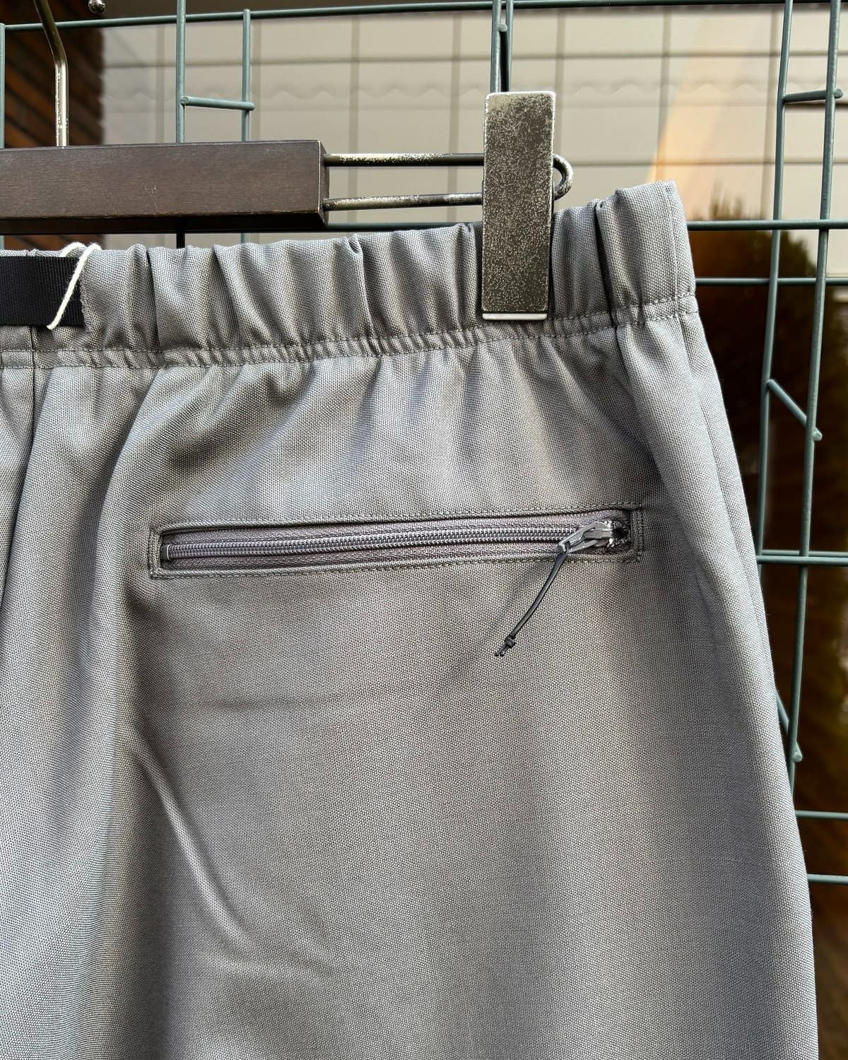 BROWN by 2-tacs /B34-P001 Knee tuck pants｜ブラウンバイツータック