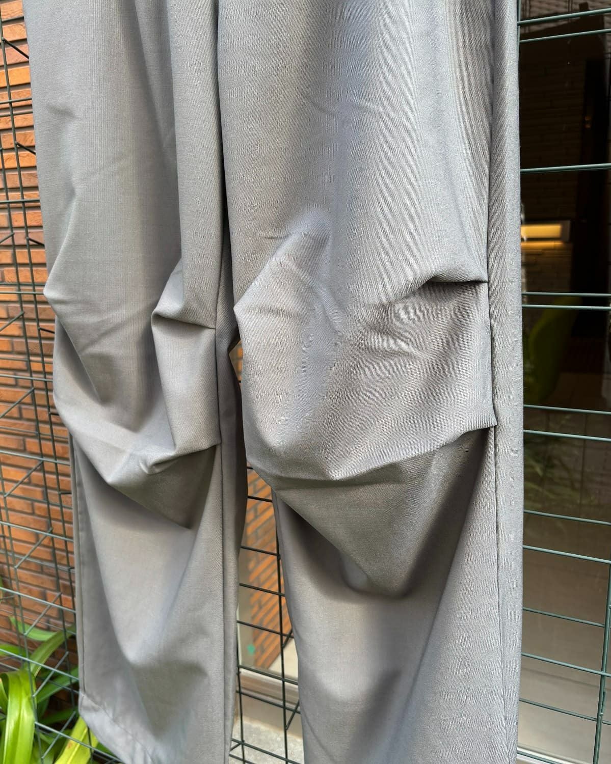 BROWN by 2-tacs /B34-P001 Knee tuck pants｜ブラウンバイツータック