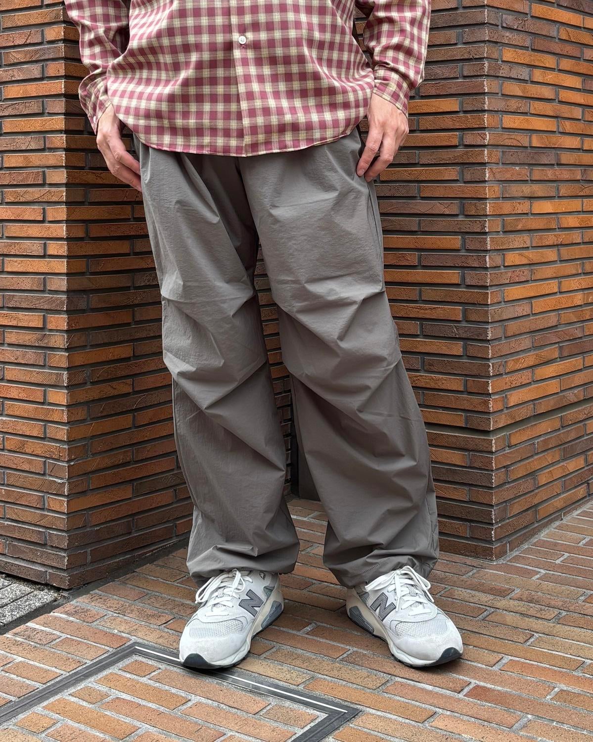 BROWN by 2-tacs /B35-P002 Knee tuck pants｜ブラウンバイツータック