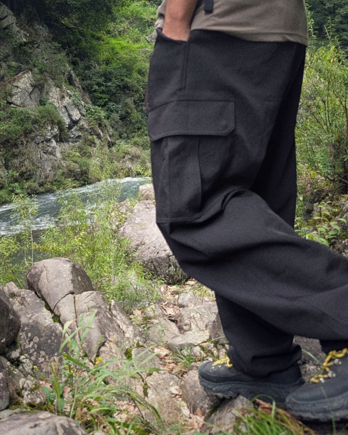 XXXXXSENSE / WIDE CARGO TROUSERS｜エックスセンスの通販 - BLACK BRICK